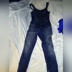 Diesel Jean jump suit. You wear it as is no shirt under.  It zips at ankle